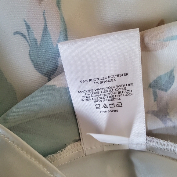 EXPRESS Halter Silky Satin Floral Top Size XS New - Picture 7 of 7